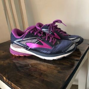 Brooks Ravenna 8 Running Shoe -Woman’s Size 6.5